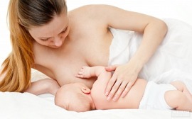 Как прикладывать ребенка при кормлении грудью